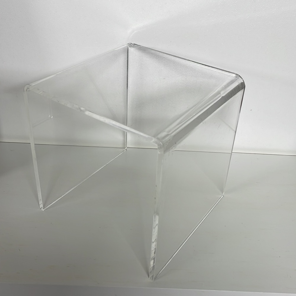 Acrylic riser - Picture 3 of 3